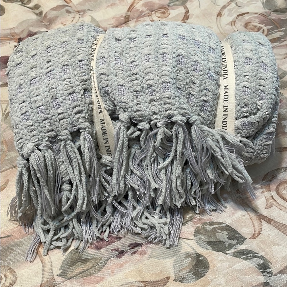 Cozy Gray Knit Blanket - Picture 4 of 8